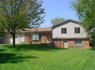 1339 Booth St, Howell, MI 48843