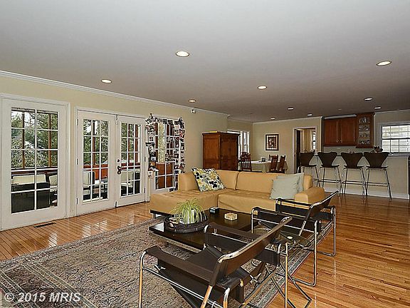 5th image of 9511 Montgomery Dr