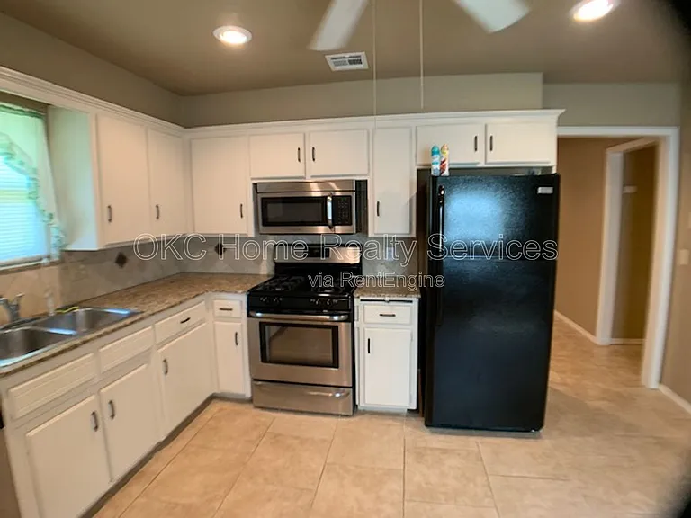 5809 NW 62nd St — Photo 19
