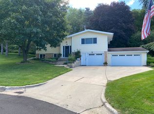 1690 7 1/2 Ave NE, Rochester, MN 55906