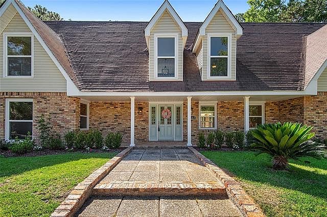 2nd image of 323 Magnolia Ln