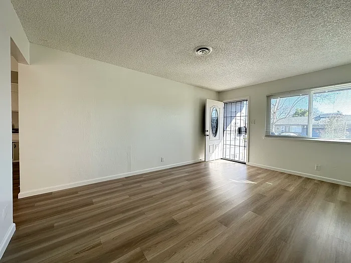 4605 Cyclamen Way — Photo 6