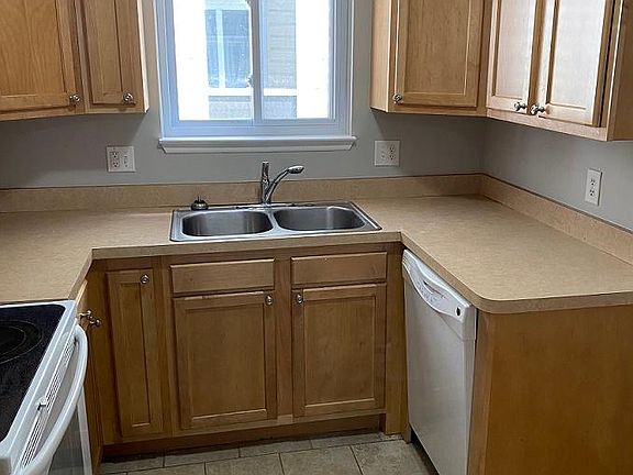 3rd image of 1124-1126 Lakepointe St