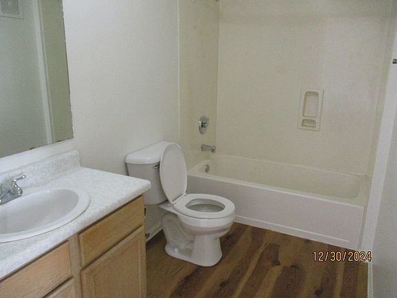 4th image of 1010 Park Ave #1