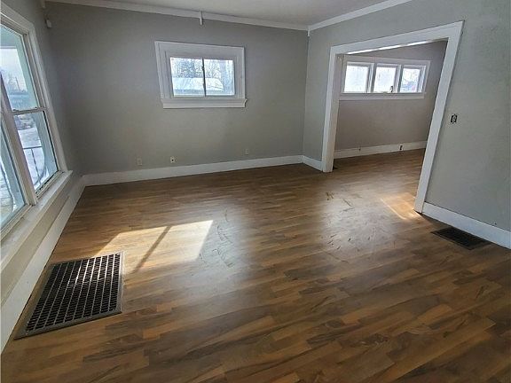 3rd image of 813 Dennison Ave