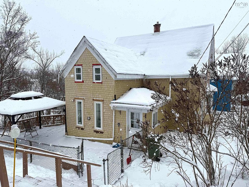 1st image of 18 Oak St