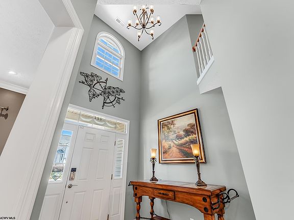 3rd image of 1051 Autumn Ave
