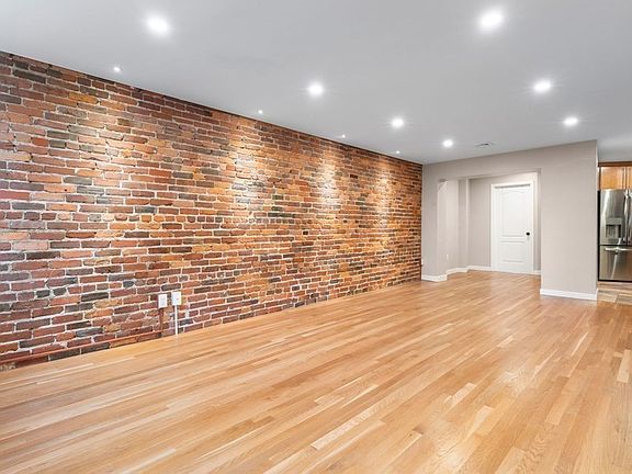 5th image of 103 Charter St APT 1