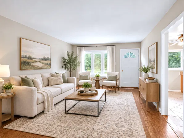 4511 Holmes Run Pkwy, Alexandria, VA 22304