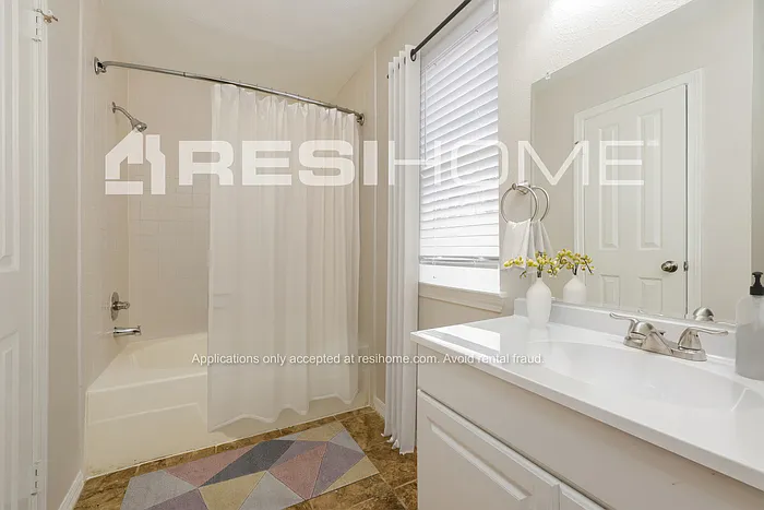 13710 Sableglen St — Photo 10