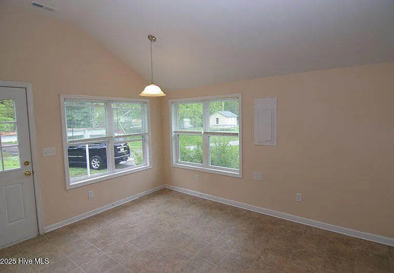 462 Snow Hill St — Photo 6