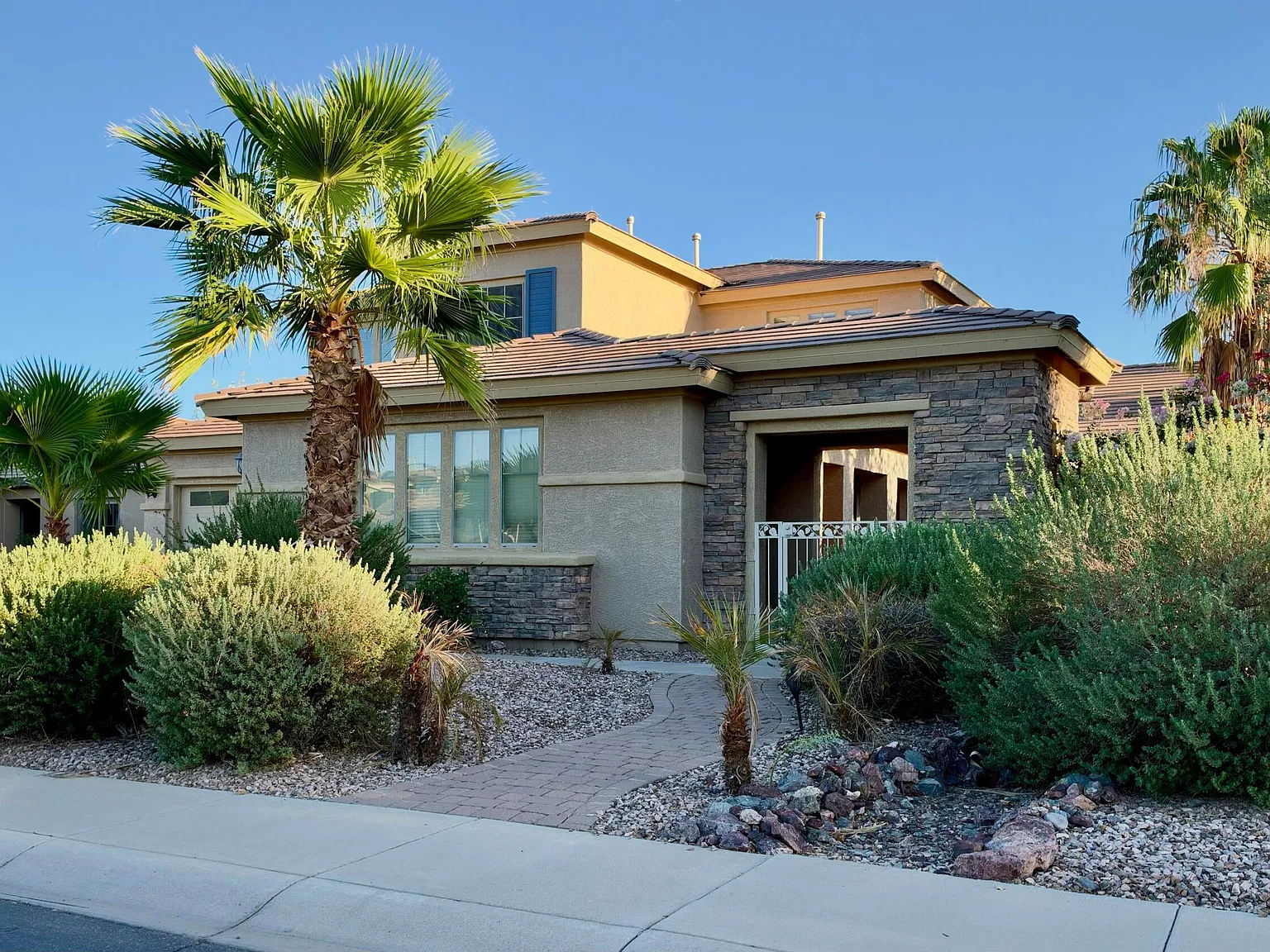 5 bed, 3.5 bath, 3787 sqft, $4,100 — Photo 3