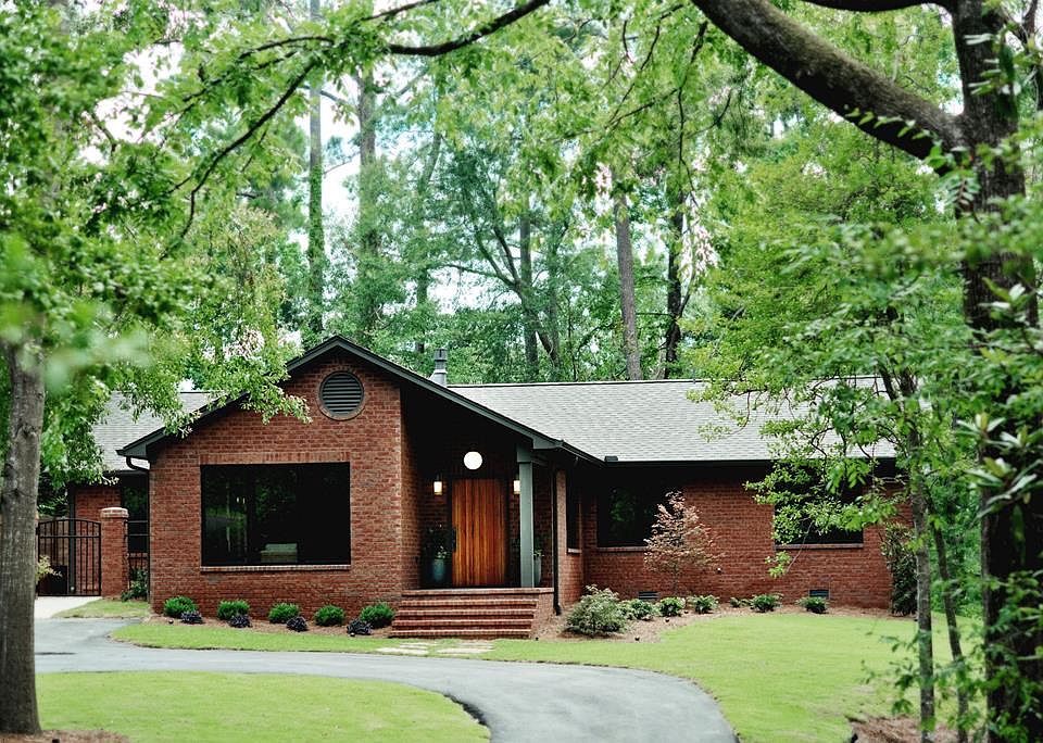 1st image of 207 McLaurin Dr