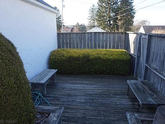 3rd image of 452 E Curtin St