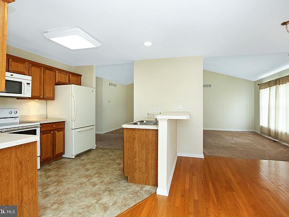 5th image of 103 William Ross Ln