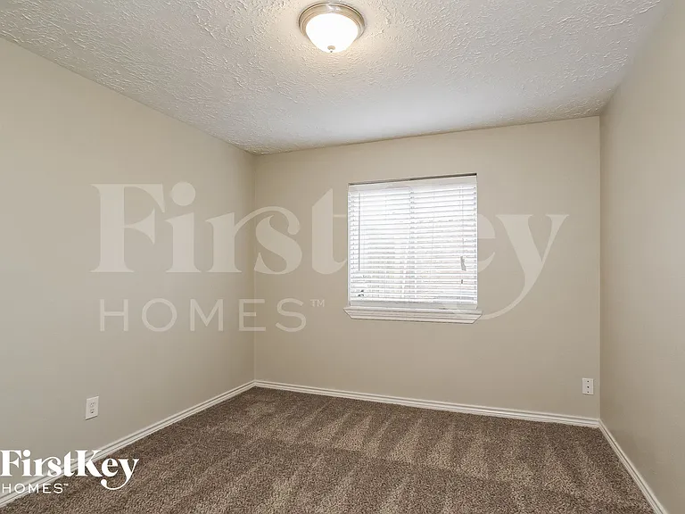 11431 Stoughton Dr — Photo 11