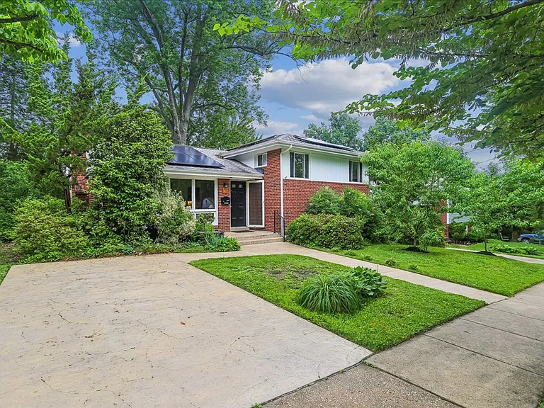 1703 Tilton Dr — Photo 2