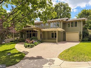 9715 De Paul Dr, Bethesda, MD 20817