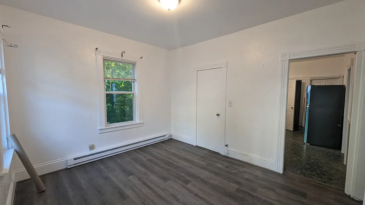 Building Photo - 104 Rodney St #2