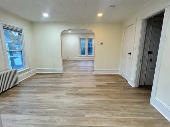 6 Laurel St Unit 2, West Boylston, MA 01583
