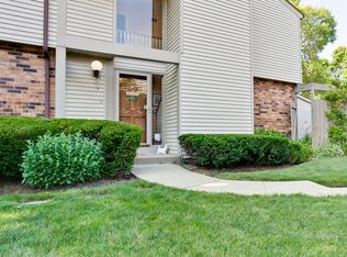 1420 N Bridgeport Dr #T-33, Mount Prospect, IL 60056