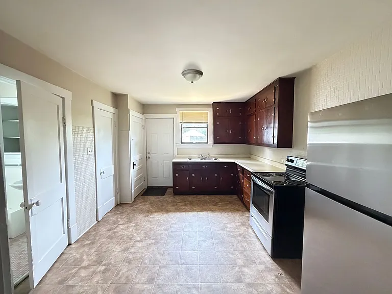 554 Camden Ave — Photo 7