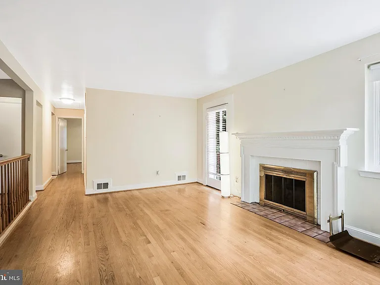 7030 Donna Cir — Photo 10