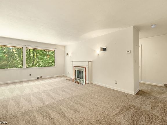 3rd image of 856 E Highland Ave