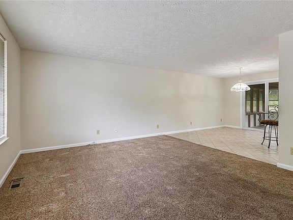 4th image of 453 Engle Dr