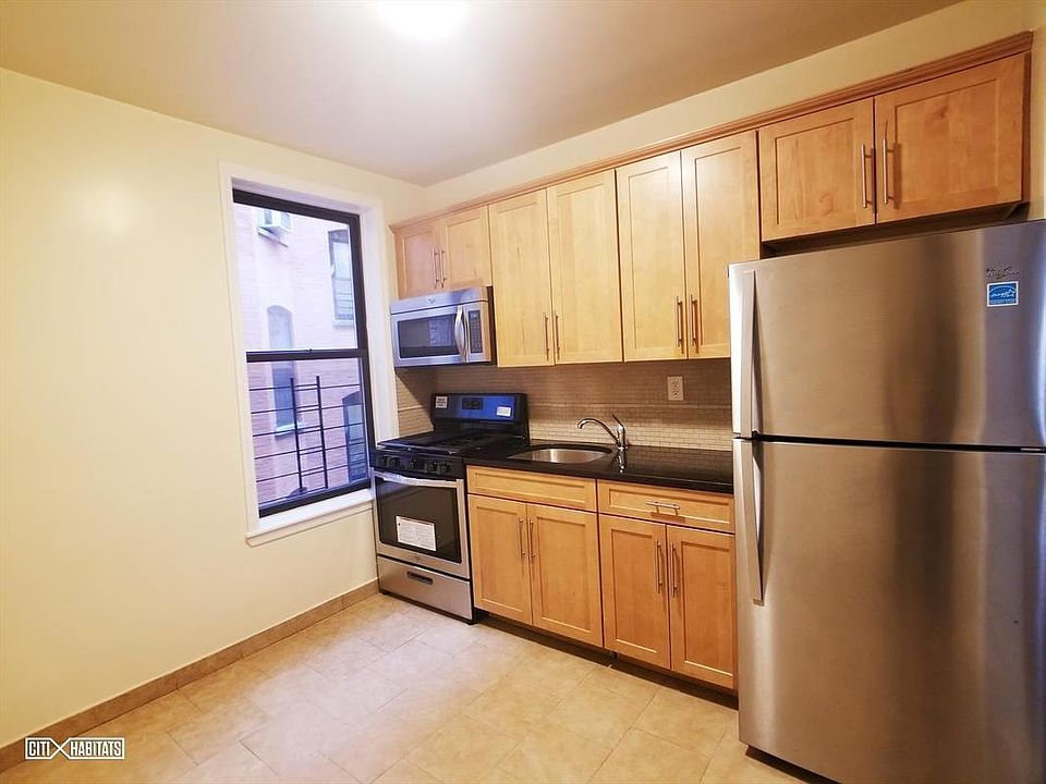 2nd image of 200 Bradhurst Ave APT 17