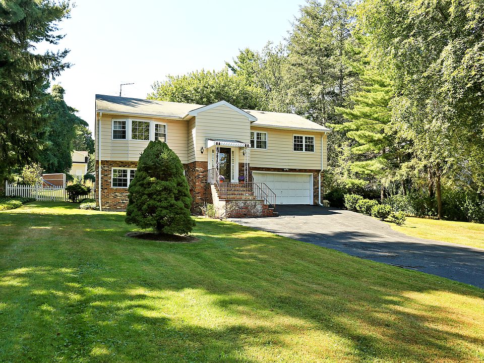 1st image of 15 Allison Ln