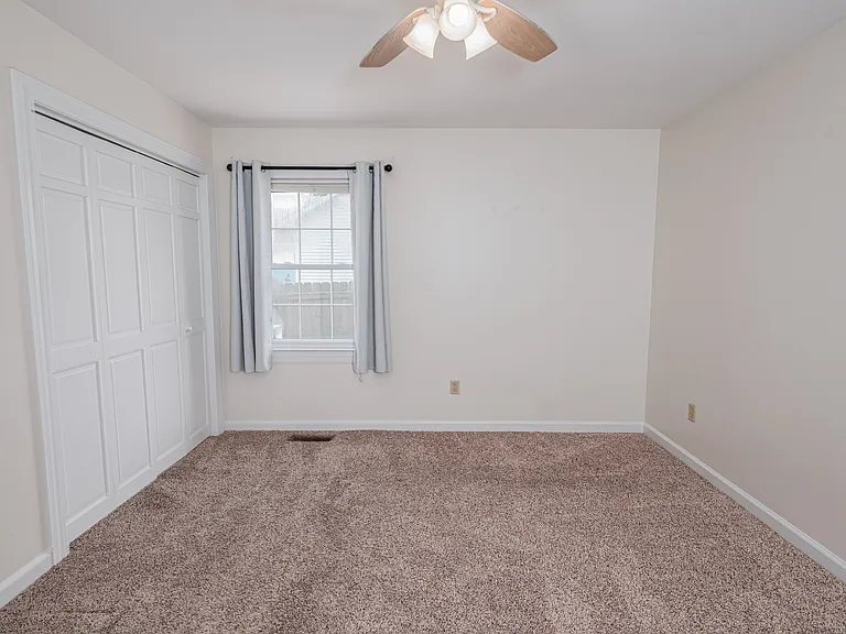 104 Dorchester Ln — Photo 18