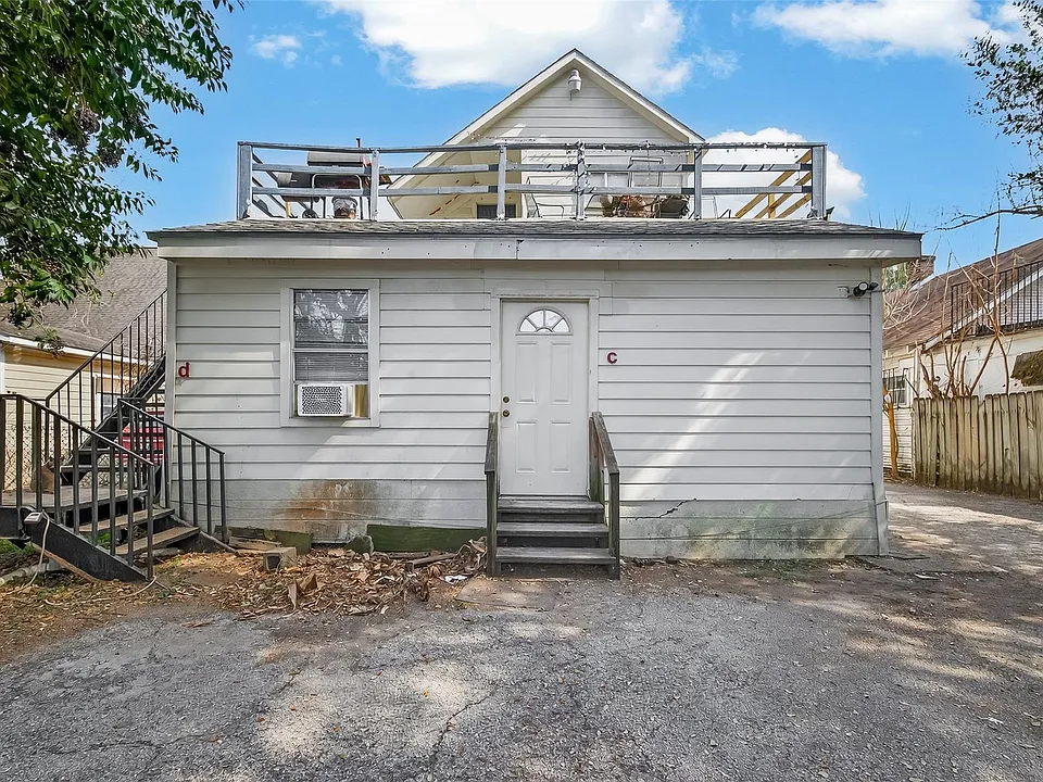 216 Burr St