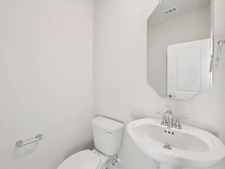 717 Leavenworth Dr — Photo 19