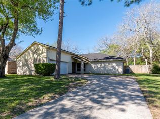 2810 Heritage Colony Dr, Webster, TX 77598