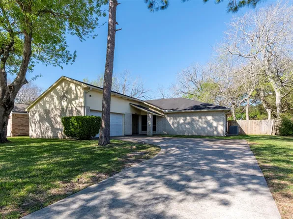 2810 Heritage Colony Dr, Webster, TX 77598