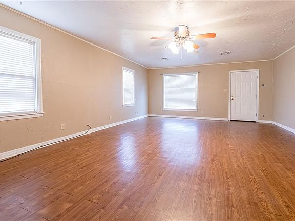 3rd image of 420 Eisenhower Blvd