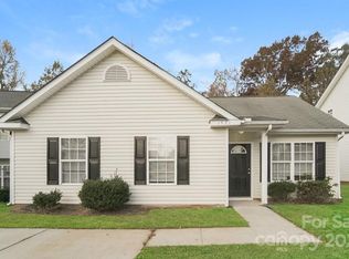 1421 Crandon Dr, Charlotte, NC 28216