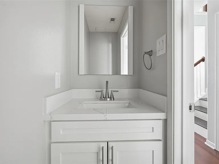 2605 Los Alamos Cir — Photo 14