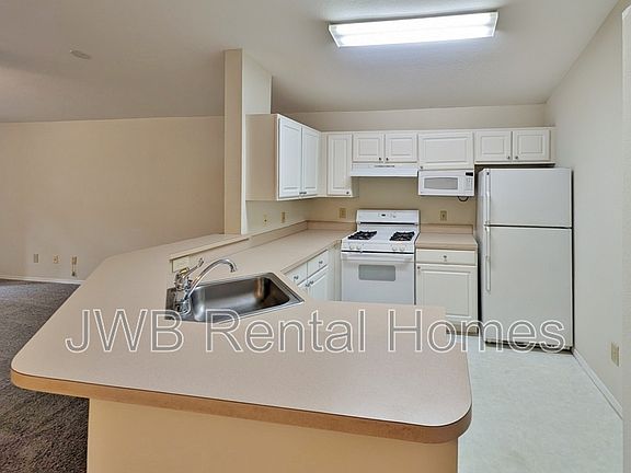 3rd image of 13810 Sutton Park Dr N APT 135