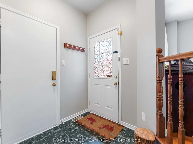 16 Cohen Ave — Photo 5