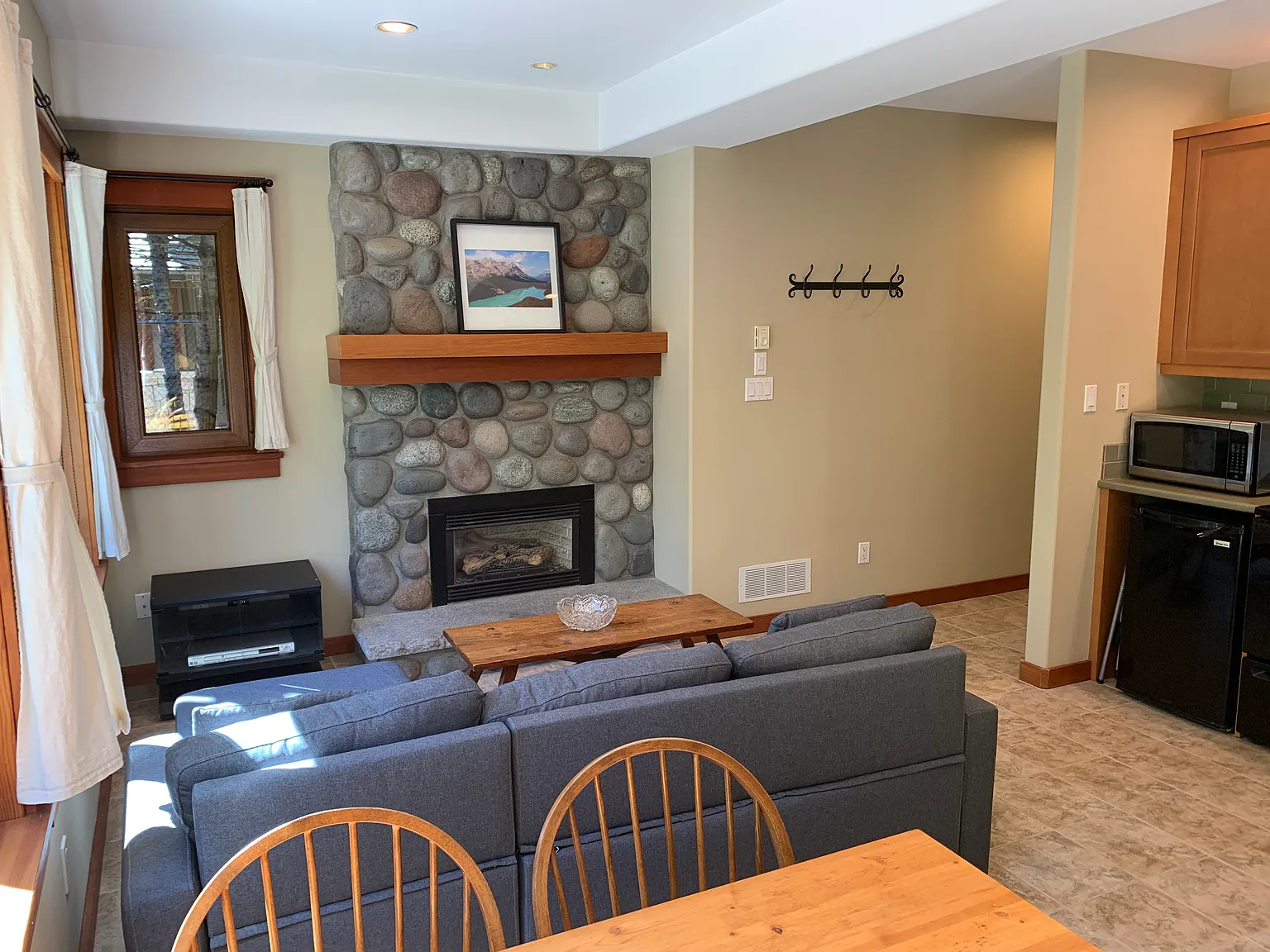 Treetop Ln, Whistler — Photo 2