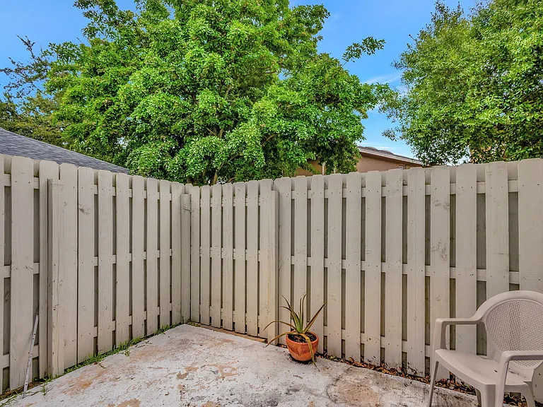 13792 Yarmouth Dr — Photo 14