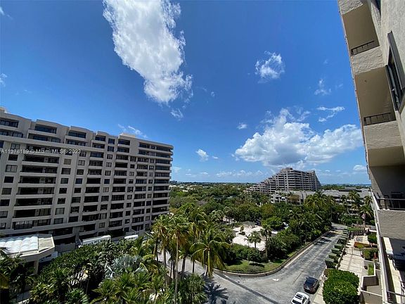 3rd image of 251 Crandon Blvd APT 728