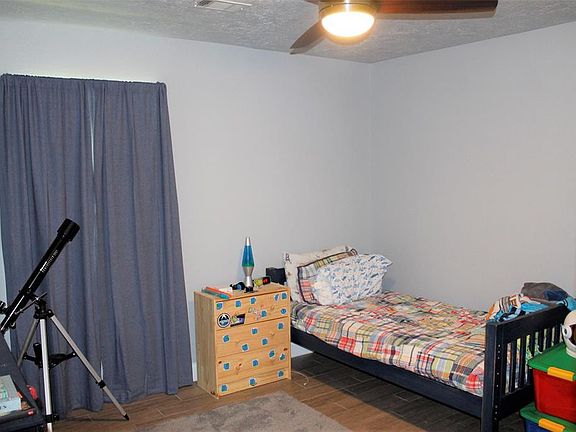 4th image of 504 Dixie Dr