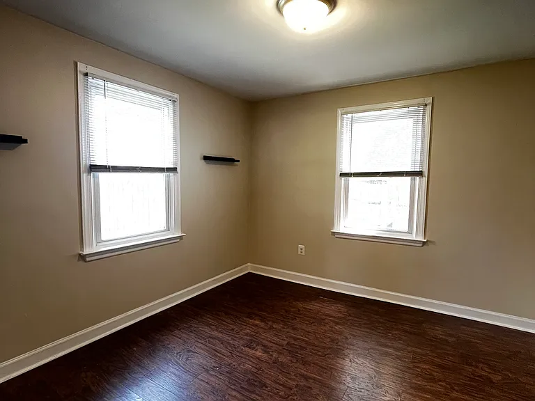 120 N Huron Dr — Photo 19