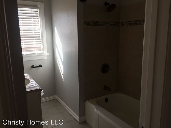 5th image of 1118 S Beverly Dr