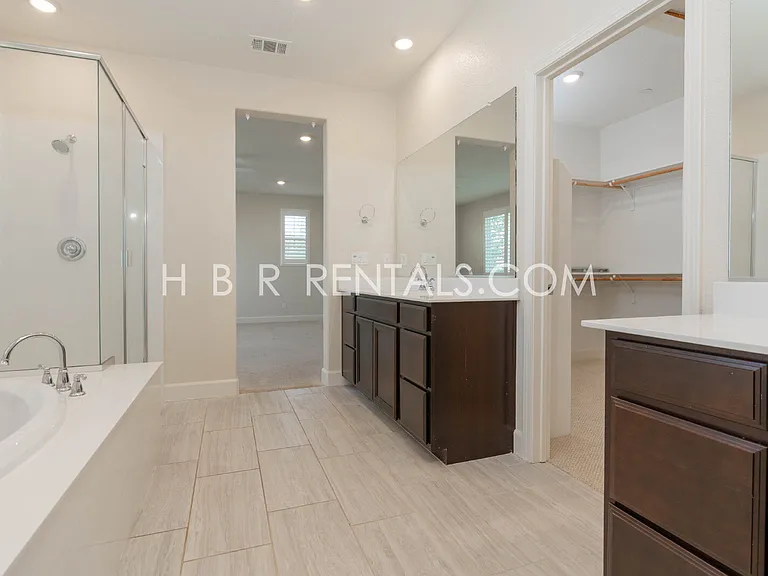 1496 Dairy Dr — Photo 20