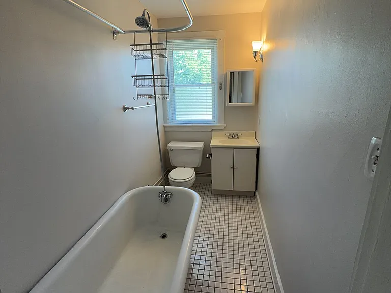 2581 Madison Rd #3 — Photo 8