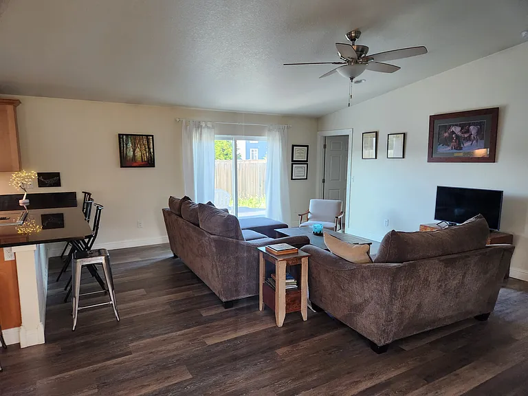 33013 G Pl — Photo 3